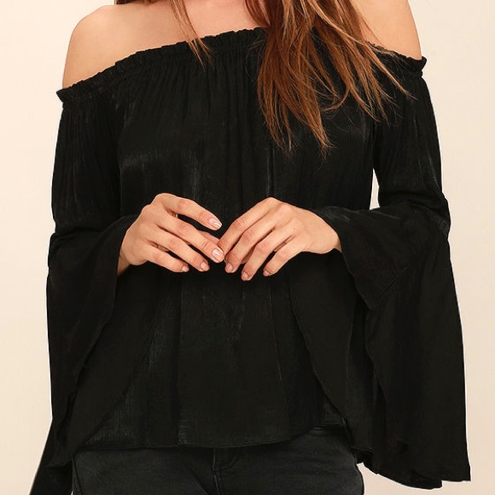 Off shoulder bell sleeve top